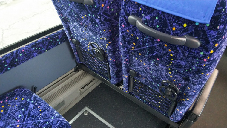 シャトルバスの座席2