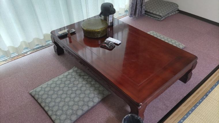 鳴子・久田旅館客室テーブル